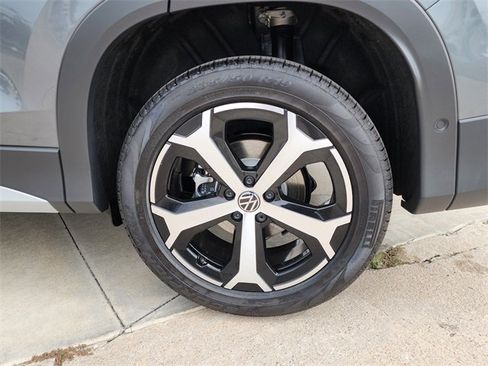New 2025 Volkswagen Tiguan SE image 27