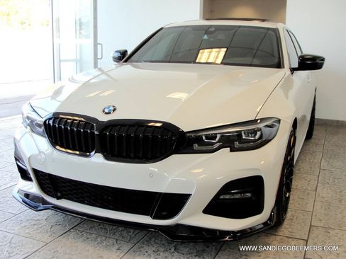 Used 2022 BMW 330i Sedan w/ M Sport Package RWD image 41