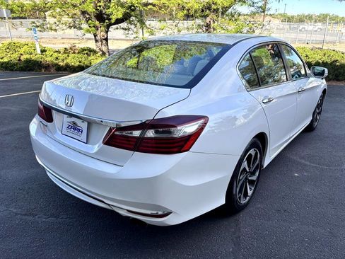Used 2017 Honda Accord EX image 7