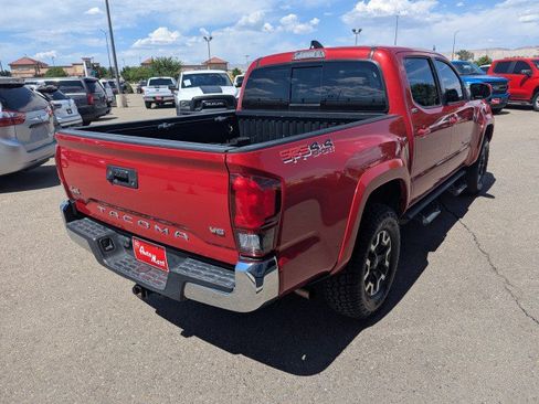 Used 2020 Toyota Tacoma SR5 AWD/4WD image 10