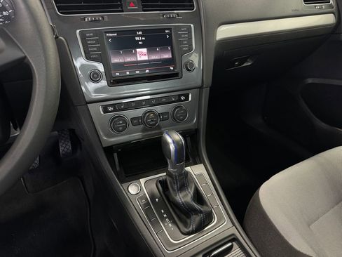 Used 2016 Volkswagen e-Golf SE w/ DC Fast Charging Package FWD image 17