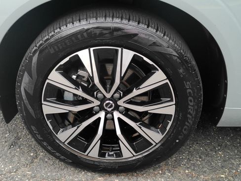 Used 2024 Volvo XC60 B5 Plus w/ Climate Package AWD/4WD image 27