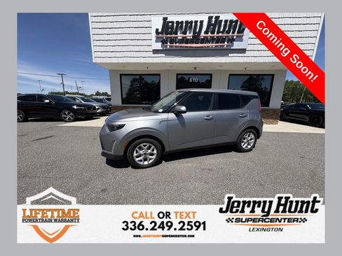 Used 2025 Kia Soul LX w/ LX Technology Package FWD image 1