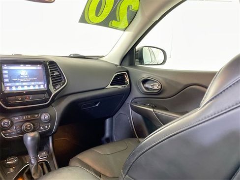 Used 2020 Jeep Cherokee Limited image 11
