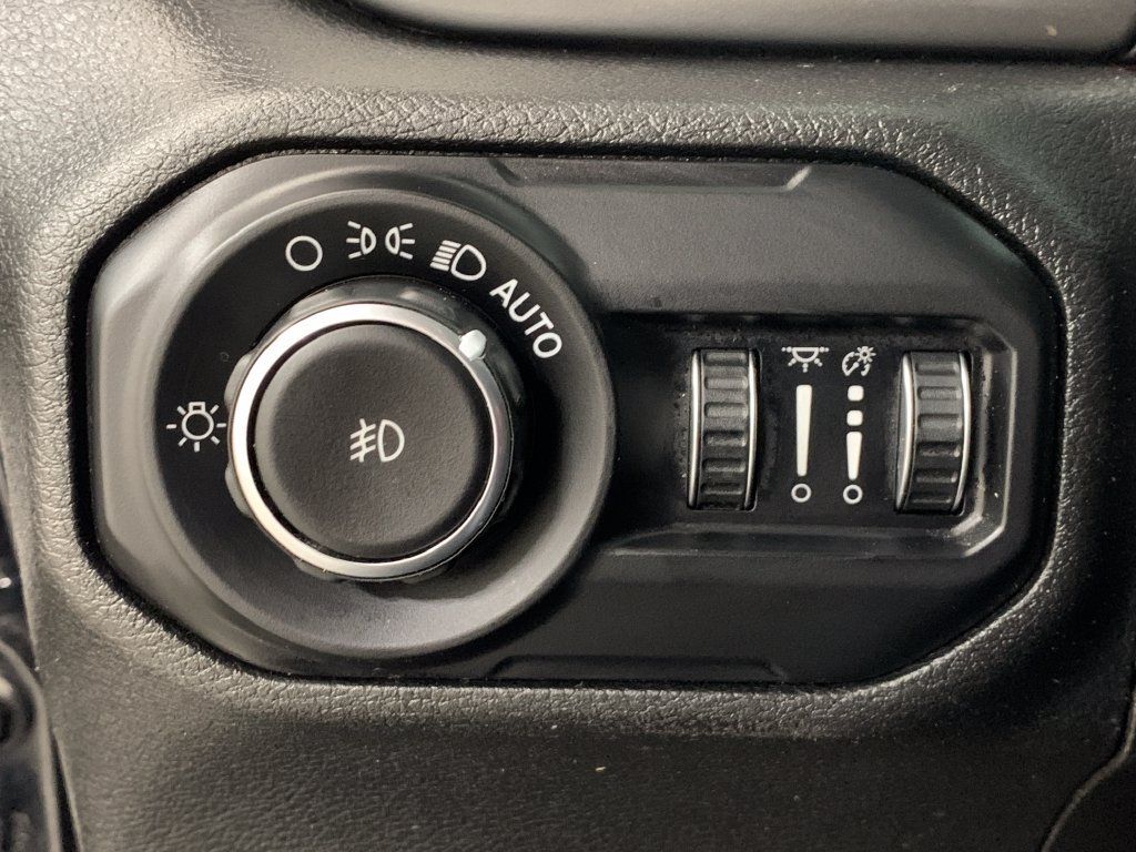 Used 2021 Jeep Wrangler Unlimited Sahara w/ Uconnect 4C Nav & Sound Group AWD/4WD image 23