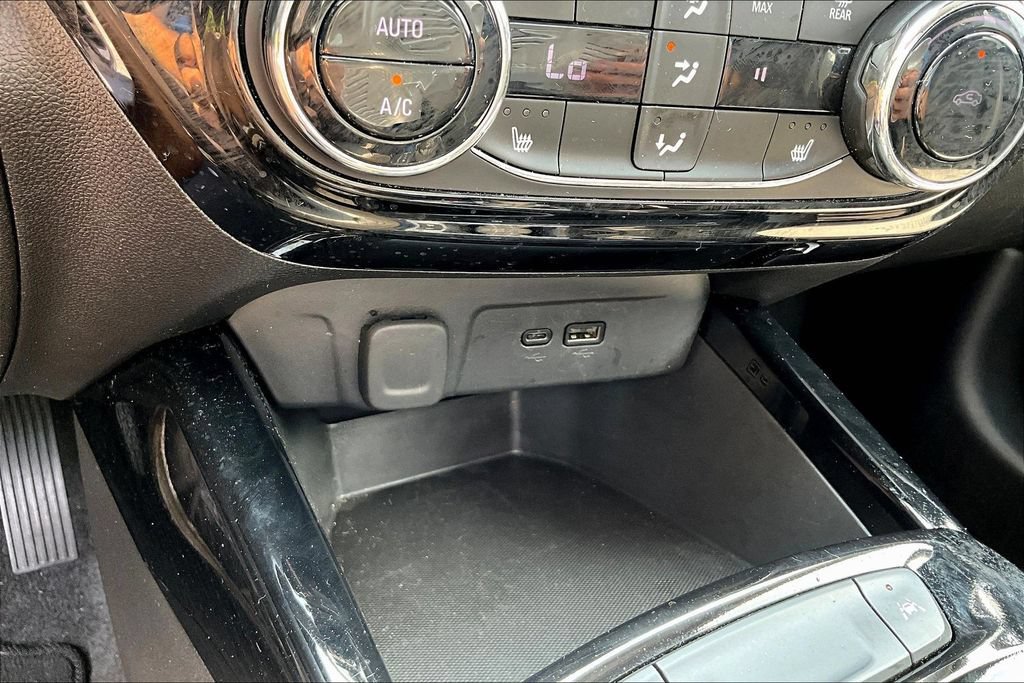 Used 2025 Chevrolet Trax LT w/ LT Convenience Package FWD image 16