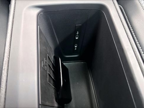 Used 2026 Volkswagen Tiguan SE w/ Panoramic Sunroof Package AWD/4WD image 19