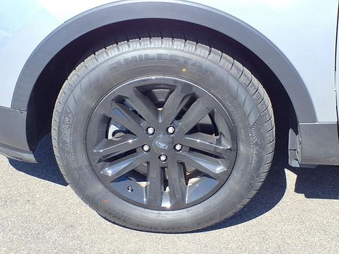 Used 2017 Ford Explorer XLT w/ Equipment Group 202A image 29