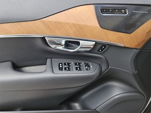 New 2025 Volvo XC90 T8 Plus w/ Protection Package Premier image 39