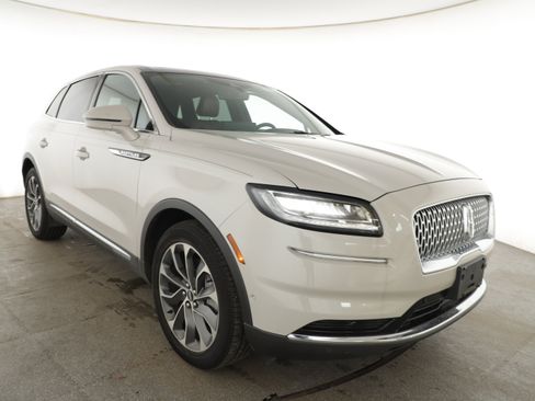 Used 2022 Lincoln Nautilus Reserve FWD image 3