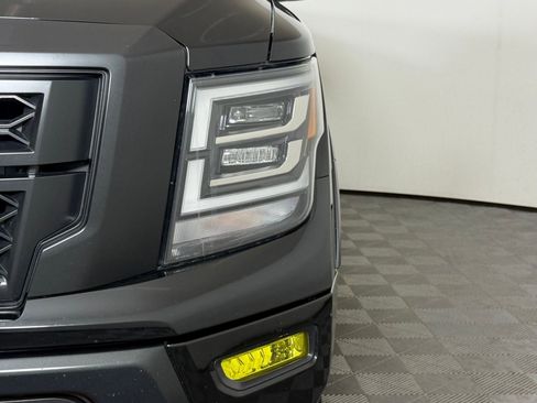 Used 2020 Nissan Titan PRO-4X w/ Pro-4x Convenience Package AWD/4WD image 11
