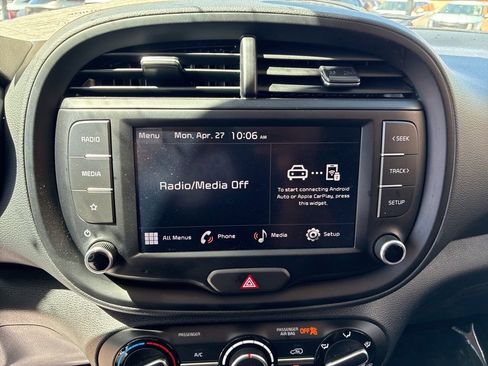 Certified 2025 Kia Soul LX w/ LX Technology Package FWD image 30