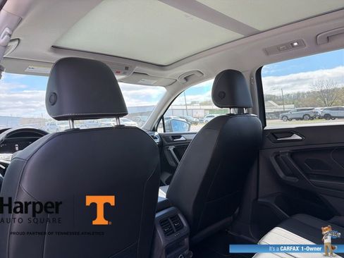 Used 2024 Volkswagen Tiguan SE w/ Panoramic Sunroof Package image 11