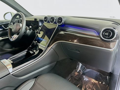 Used 2025 Mercedes-Benz GLC 300 4MATIC image 27