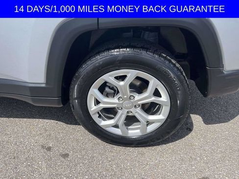 Used 2024 Jeep Compass Latitude AWD/4WD image 6