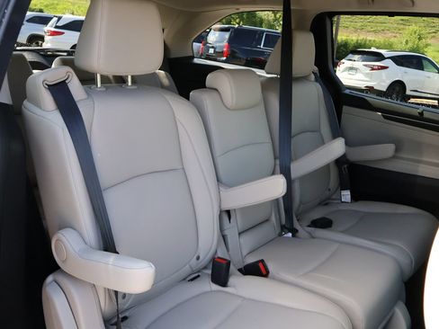 Certified 2026 Honda Odyssey EX-L image 12