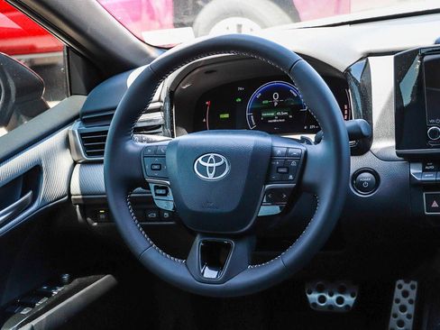 Used 2026 Toyota Camry SE FWD image 15