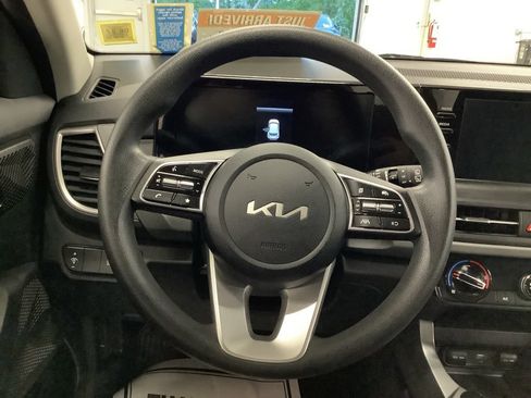 Used 2024 Kia Seltos LX AWD/4WD image 7