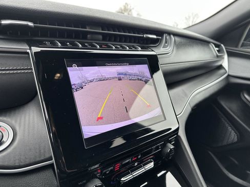 Used 2025 Jeep Grand Cherokee Altitude image 29