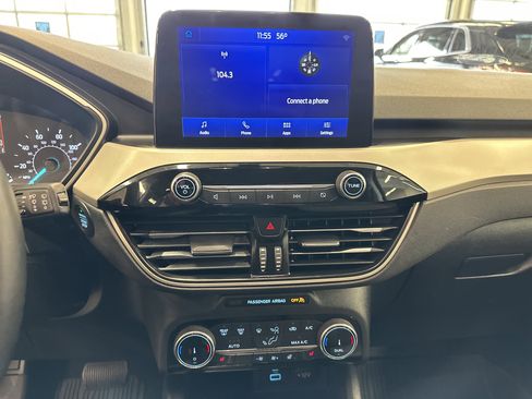 Certified 2022 Ford Escape SE w/ Convenience Package image 3