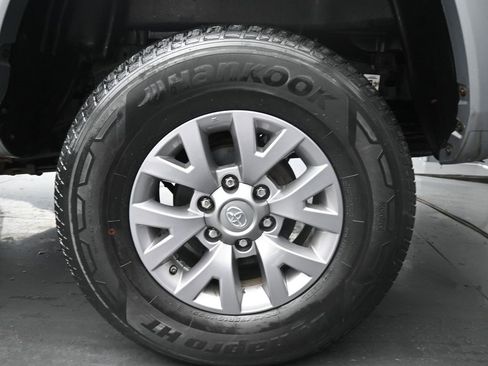 Used 2019 Toyota Tacoma SR5 image 15