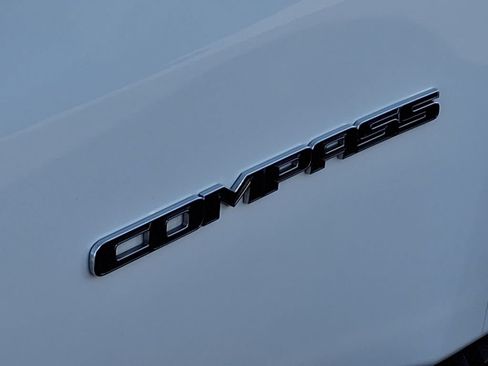 Used 2024 Jeep Compass Latitude AWD/4WD image 30