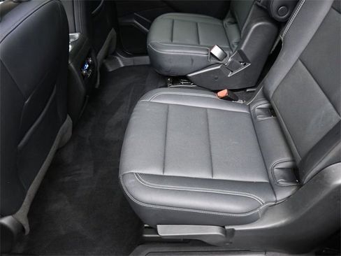 Used 2025 Chevrolet Traverse LT image 22