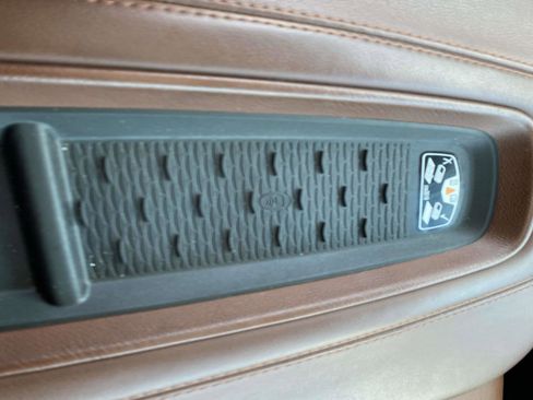 Used 2017 Cadillac Escalade ESV Premium Luxury AWD/4WD image 22