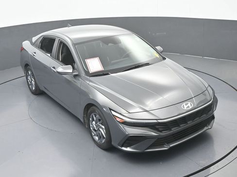 Used 2024 Hyundai Elantra SEL FWD image 50