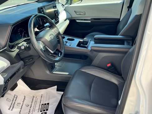 Certified 2021 Toyota Sienna XSE w/ XSE Plus Package AWD/4WD image 6