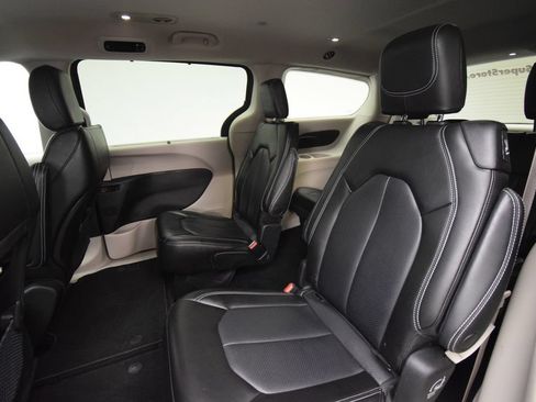 Used 2023 Chrysler Pacifica Touring-L AWD/4WD image 25