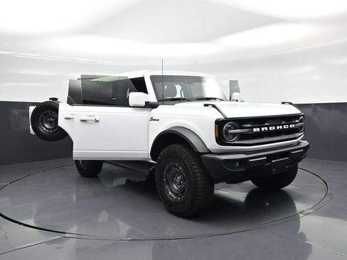 Used 2025 Ford Bronco Outer Banks w/ Sasquatch Package AWD/4WD image 30