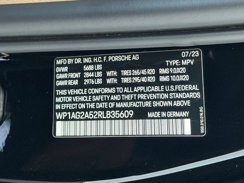 Certified 2024 Porsche Macan S AWD/4WD image 26