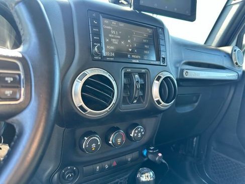 Used 2017 Jeep Wrangler Unlimited Sahara AWD/4WD image 17