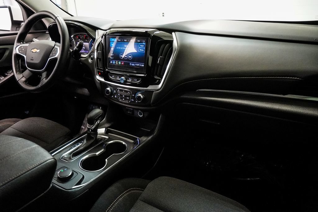Used 2021 Chevrolet Traverse LT FWD image 12