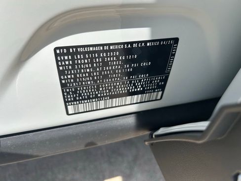 Used 2025 Volkswagen Tiguan S image 61