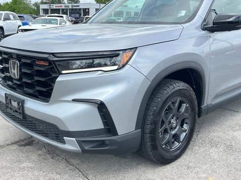 Used 2025 Honda Pilot TrailSport image 13