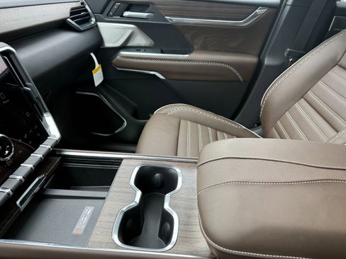 New 2026 GMC Acadia Denali Ultimate w/ LPO, Rugged Package AWD/4WD image 34