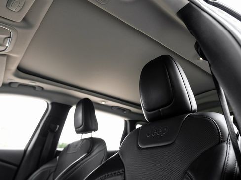 Used 2022 Jeep Cherokee Limited w/ Elite Package image 9