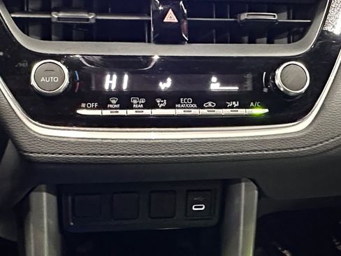 Used 2024 Toyota Corolla Cross AWD Hybrid image 16