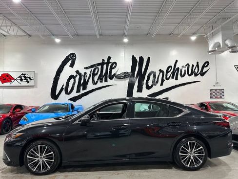 Used 2024 Lexus ES 350 w/ Premium Package FWD image 2
