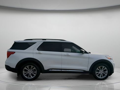 Certified 2020 Ford Explorer XLT w/ Equipment Group 202A image 31