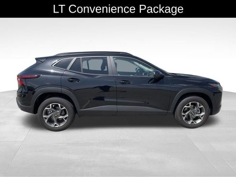 Used 2026 Chevrolet Trax LT w/ Driver Confidence Package FWD image 9