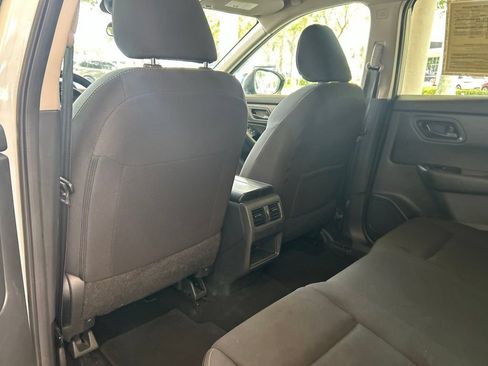 Used 2024 Nissan Rogue S FWD image 31