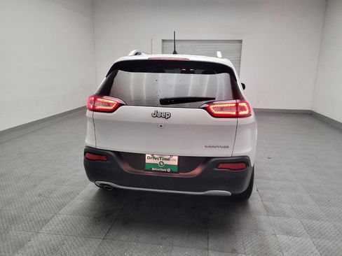 Used 2017 Jeep Cherokee Limited FWD image 7
