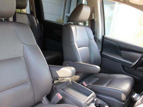Used 2013 Honda Odyssey Touring Elite image 16