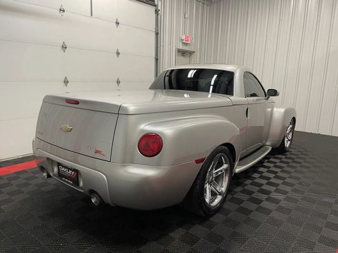 Used 2005 Chevrolet SSR w/ Preferred Equipment Group RWD image 8