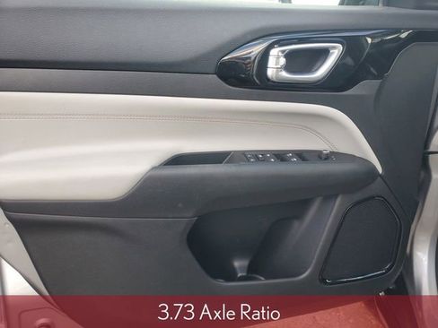 Used 2022 Jeep Compass Limited image 11