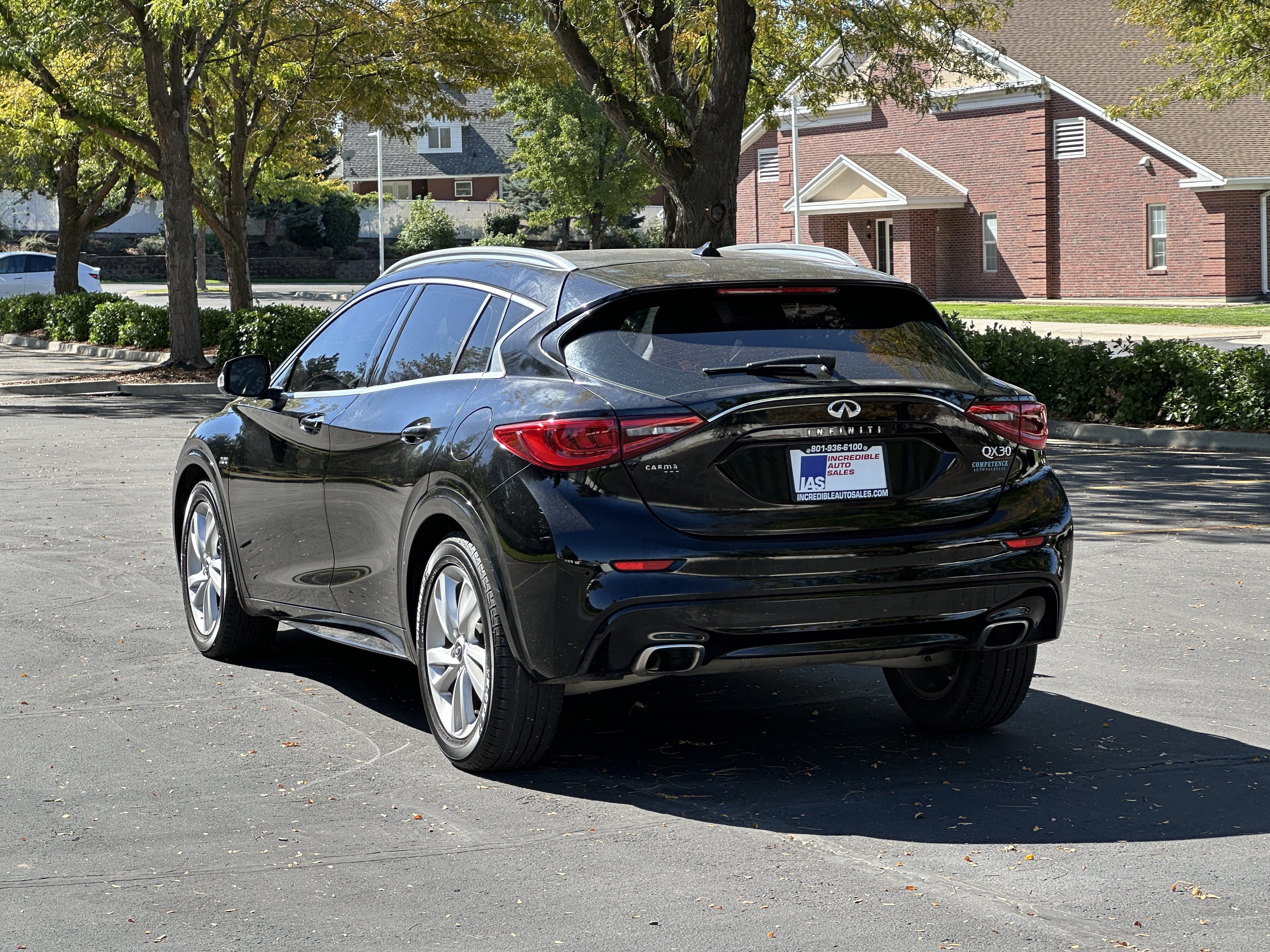 Used 2017 INFINITI QX30 Premium w/ Navigation Package FWD image 7