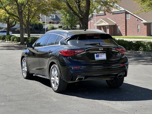 Used 2017 INFINITI QX30 Premium w/ Navigation Package FWD image 7
